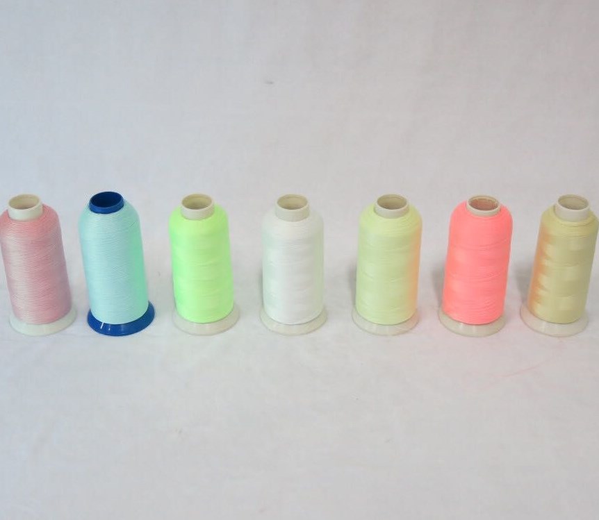 The difference between fluorescent materials and reflective materials